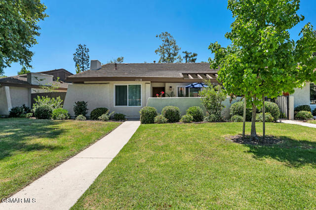 1118 Bright Glen Circle, Westlake Village CA: https://media.crmls.org/mediaz/5d6e5e63-62ae-4eb4-b138-c5d31053c24a.jpg