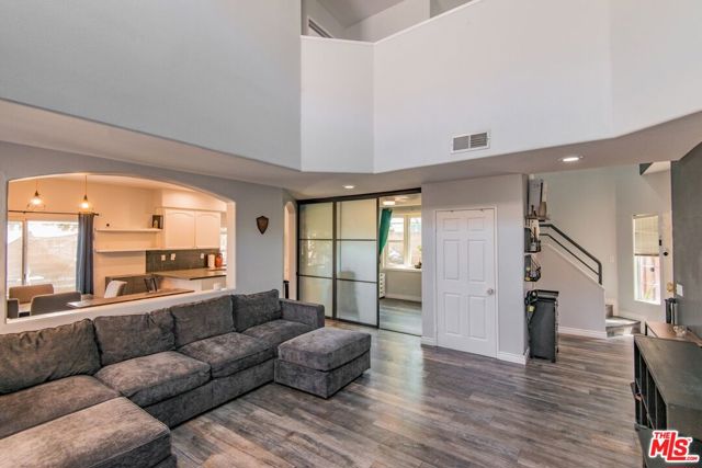 9400 Noble Avenue, North Hills CA: https://media.crmls.org/mediaz/5d6e797d-2345-4a70-9e06-ed27e8cf5dcc.jpg