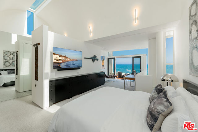 23754 MALIBU Road, Malibu CA: https://media.crmls.org/mediaz/5d6e85db-87e0-4129-a42c-dc0034c75523.jpg