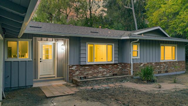 4726 Lorena Place, El Cajon CA: https://media.crmls.org/mediaz/5d6eaf3d-c03a-447e-b164-af0c7ab4b0d5.jpg