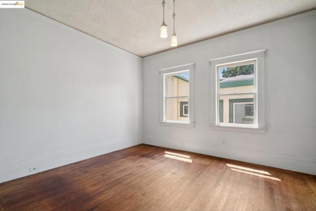 1239 Carleton St, Berkeley CA: https://media.crmls.org/mediaz/5d6f4c25-898e-45f6-9f07-33578c8fff42.jpg