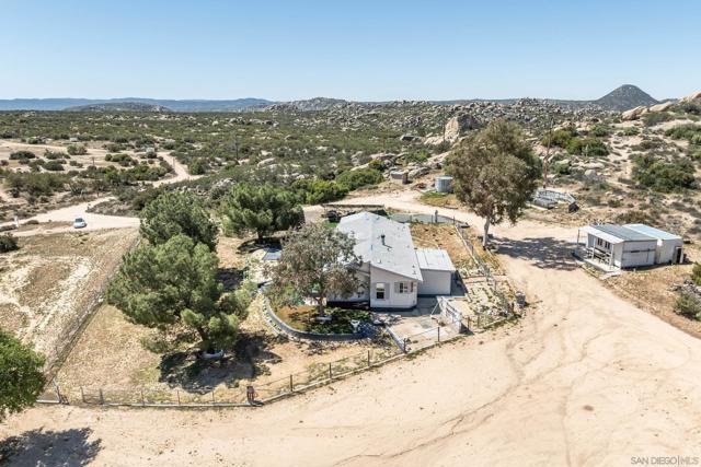 1525 Tea Rose Lane, Jacumba CA: https://media.crmls.org/mediaz/5d6fbd7b-c578-4ef7-8f2d-485438637b51.jpg