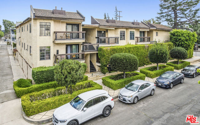 13021 Moorpark Street, Studio City CA: https://media.crmls.org/mediaz/5d70a463-5da0-41f8-8d9e-1d5b8e9b3d95.jpg