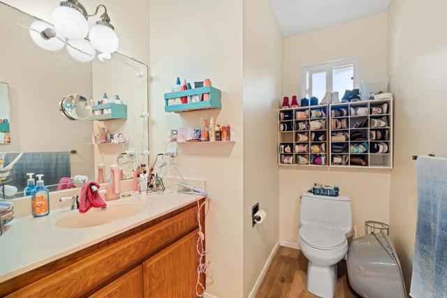 1565 Chestnut Avenue, Carlsbad CA: https://media.crmls.org/mediaz/5d70c698-4e9b-47cb-a1ca-a0f12c961035.jpg