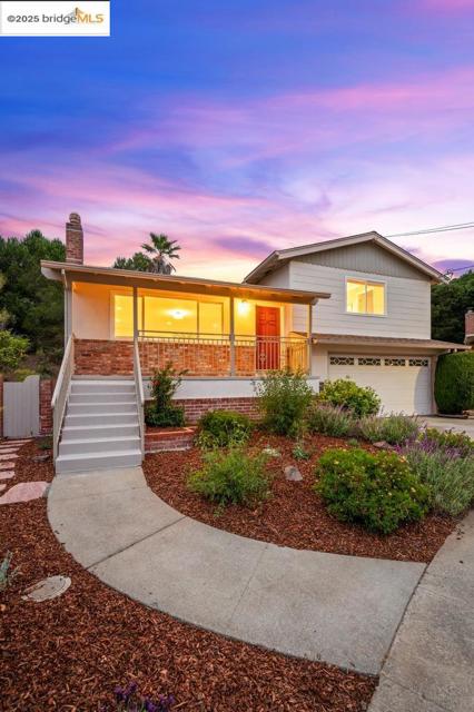 21 Maggiora Ct, Oakland CA: https://media.crmls.org/mediaz/5d71257a-6841-42c4-966f-815d889716ff.jpg
