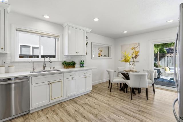 Image 17 of 39 For 4972 Minas Dr