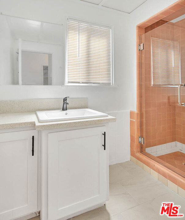 4090 Creed Avenue, Los Angeles CA: https://media.crmls.org/mediaz/5d721a20-37bc-46c9-b05b-9c202ffc1b60.jpg