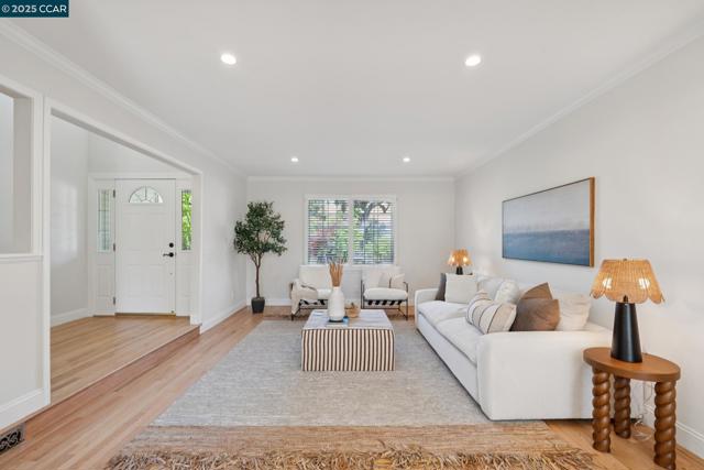 1826 Yolanda Circle, Clayton CA: https://media.crmls.org/mediaz/5d73b975-52aa-48cb-8af9-e8586d5ea0eb.jpg