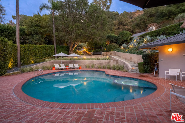 3818 Hollyline Avenue, Sherman Oaks CA: https://media.crmls.org/mediaz/5d7411c3-31ce-4e58-b871-dd96e5759f4a.jpg