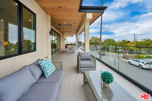 461 Chabela Drive, Manhattan Beach CA: https://media.crmls.org/mediaz/5d741a1b-ad87-4a63-9e0b-8a2ec2f69df4.jpg