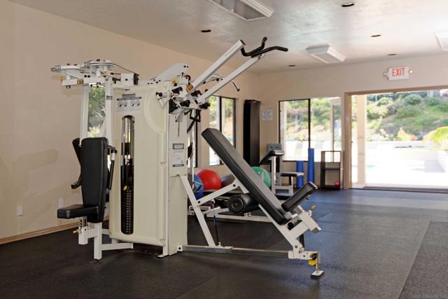 1329 Caminito Balada, La Jolla CA: https://media.crmls.org/mediaz/5d74ae1b-1921-4cd4-967a-581c9c7e3713.jpg