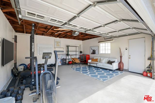 5681 E Vernon Street, Long Beach CA: https://media.crmls.org/mediaz/5d751aae-dba3-47bd-ab53-1e153d1849f7.jpg