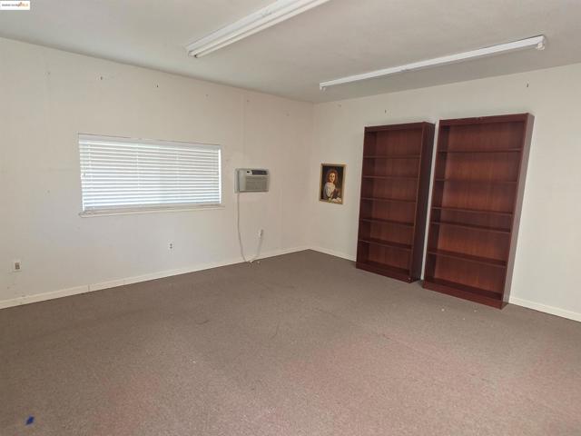 4990 Hames Dr, Concord CA: https://media.crmls.org/mediaz/5d752112-baba-4da9-b614-3d32bafcade9.jpg