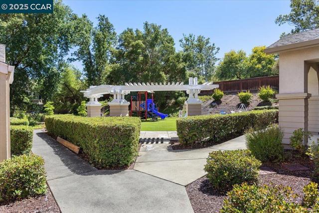 1310 Sutter Creek Ln, San Ramon CA: https://media.crmls.org/mediaz/5d7544b7-a3f5-4406-bc68-f840fa7481bb.jpg