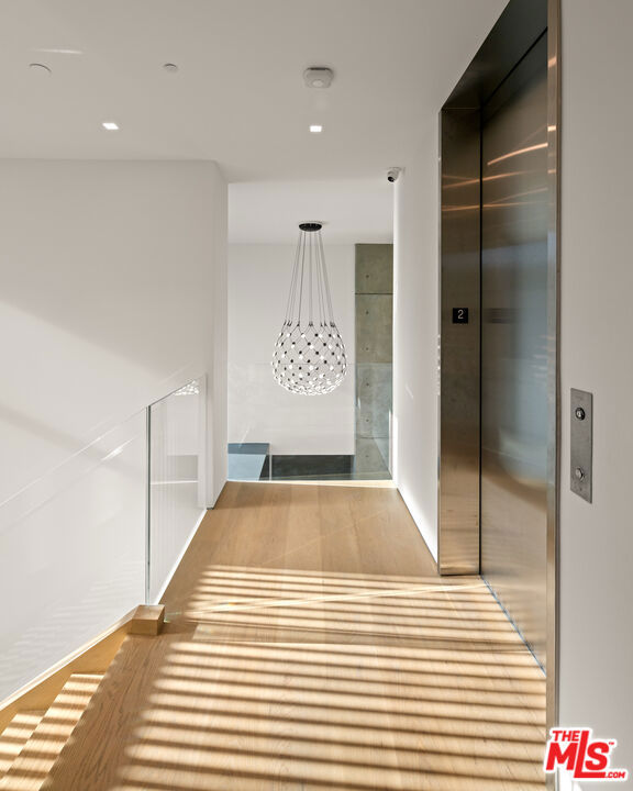1140 Summit Drive, Beverly Hills CA: https://media.crmls.org/mediaz/5d756cfd-225f-449f-ad77-1e679097c605.jpg