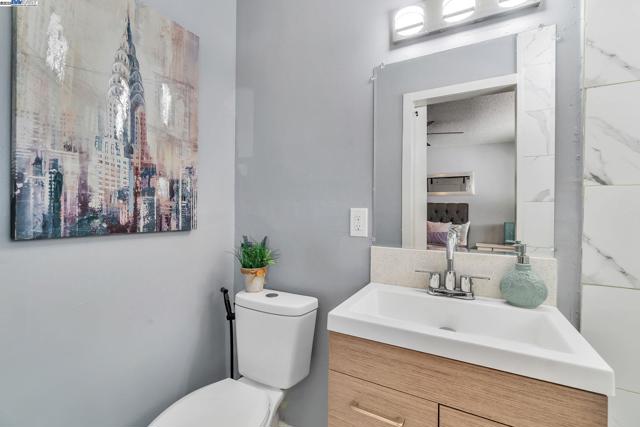 6013 Green Glen Way, Sacramento CA: https://media.crmls.org/mediaz/5d758cf7-6baf-460a-8328-c81e2bc1c680.jpg