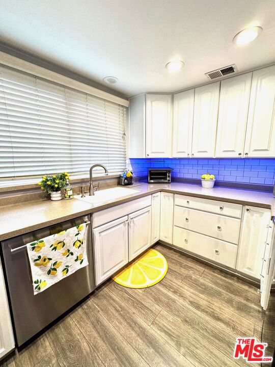 8020 Cora Street photo 9