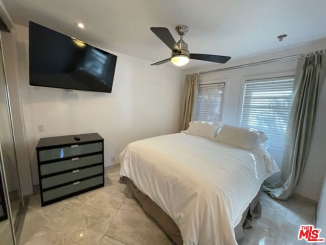 425 Sunridge Street, Playa del Rey CA: https://media.crmls.org/mediaz/5d75bcc4-5260-41a3-aac0-d3202bf11a28.jpg