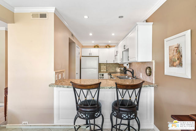 2557 N Whitewater, Palm Springs CA: https://media.crmls.org/mediaz/5d75cf93-fe9d-4641-91de-5e7a59a5c1b5.jpg