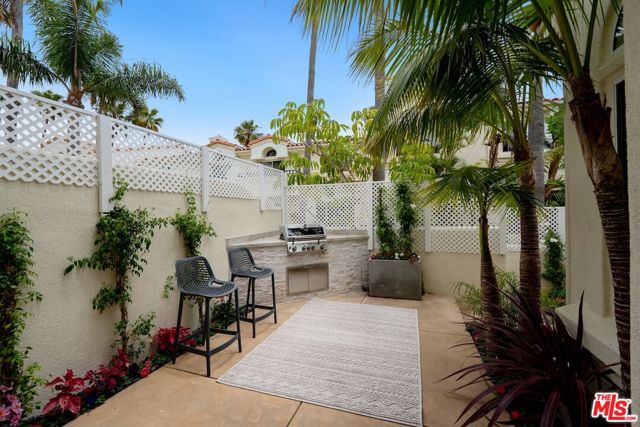 6453 Zuma View Place, Malibu CA: https://media.crmls.org/mediaz/5d76a1c4-a3dc-477e-82cf-cee90a612242.jpg