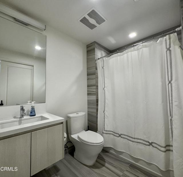 Detail Gallery Image 10 of 14 For 1050 S Grand Ave #2004,  Los Angeles,  CA 90015 - 2 Beds | 2 Baths