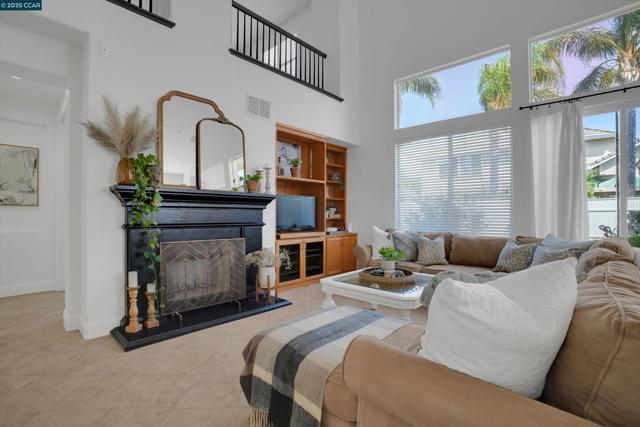 2856 Gardenside Ct, Brentwood CA: https://media.crmls.org/mediaz/5d76f2bb-34c5-4bb5-a4fa-5b7885f05bcd.jpg