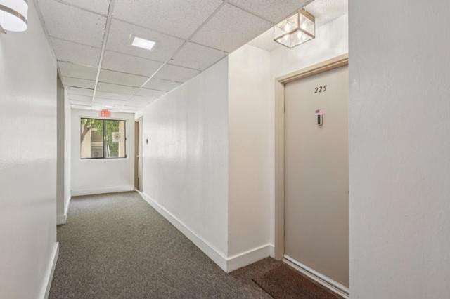 980 Kiely Boulevard, Santa Clara CA: https://media.crmls.org/mediaz/5d76fdca-72a4-4178-84ff-6b6bca8558f1.jpg