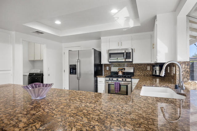 1489 E Francis Drive, Palm Springs CA: https://media.crmls.org/mediaz/5d774310-dfa5-4c1d-95b2-5e7ea9ca3a03.jpg