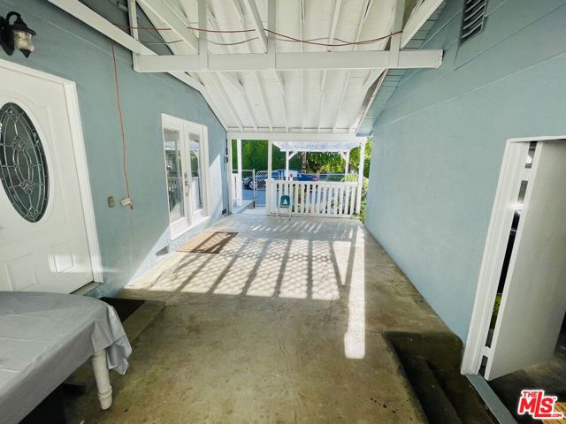 10704 Oro Vista Avenue, Sunland CA: https://media.crmls.org/mediaz/5d77e181-12e2-45e6-a5ba-d2c7731222f8.jpg