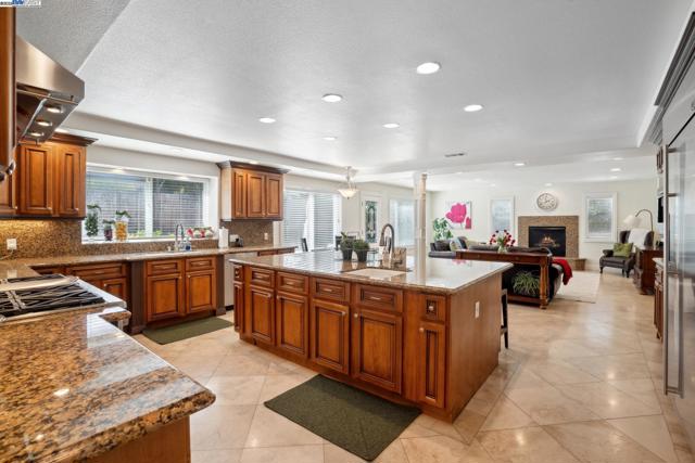 367 Mt Washington Way, Clayton CA: https://media.crmls.org/mediaz/5d7802e8-b9ad-40c8-83e2-5cfafdd5fa02.jpg