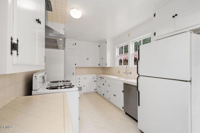 2009 Sierra Place, Glendale CA: https://media.crmls.org/mediaz/5d781648-c036-4773-be9c-005e44946493.jpg