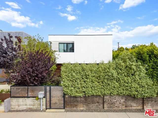 1102 Amoroso Place, Venice CA: https://media.crmls.org/mediaz/5d788d38-8146-467f-8e1e-956f7deeec28.jpg