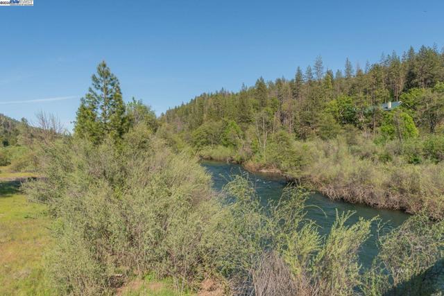 430 Bridge Rd, Douglas City CA: https://media.crmls.org/mediaz/5d7952bc-8043-48a8-8d51-a516e9b0b87a.jpg