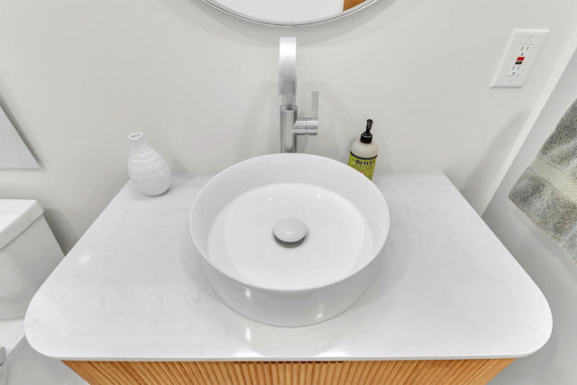 69 Nile Street, Palm Springs CA: https://media.crmls.org/mediaz/5d7961b6-70c0-43ae-b6cb-f6425195a33c.jpg