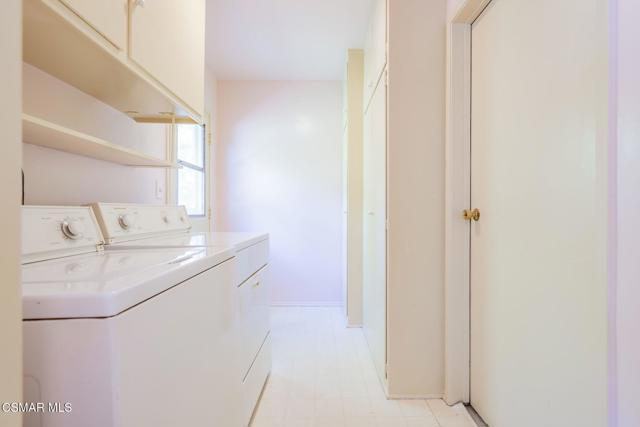 2085 Rayshire Street, Thousand Oaks CA: https://media.crmls.org/mediaz/5d796826-5550-4a9b-a996-d03eac61d491.jpg