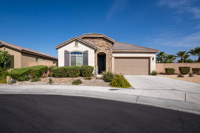 42897 Cusino Court, Indio CA: https://media.crmls.org/mediaz/5d799971-3b1c-48c1-afbc-46bdce46d727.jpg