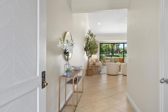 95 Lookout Drive, Palm Desert CA: https://media.crmls.org/mediaz/5d79a414-4e8e-4e8a-84b1-bc804af9db30.jpg