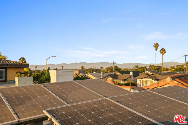 6727 7th Avenue, Los Angeles CA: https://media.crmls.org/mediaz/5d7a0ef9-2403-4359-836e-edf6b326eeac.jpg