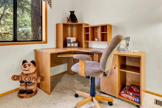 52402 Pine Ridge Road, Idyllwild CA: https://media.crmls.org/mediaz/5d7a6965-e854-4cbb-b253-8a9d24251cf2.jpg