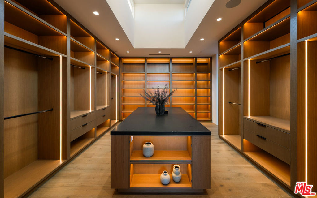 MLS #25570957 img 30