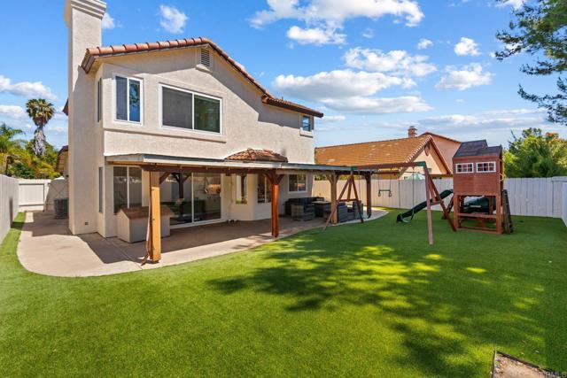 Detail Gallery Image 3 of 43 For 1378 Corte Lira, San Marcos,  CA 92069 - 4 Beds | 3 Baths