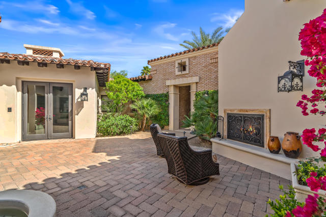 31 Hillcrest Drive, Rancho Mirage CA: https://media.crmls.org/mediaz/5d7b5ec6-e5a1-4a15-b4c8-ebcb86317788.jpg