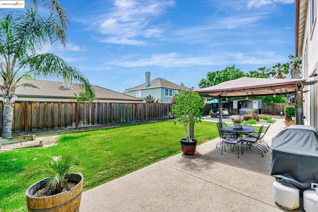 2480 Stanford Way, Antioch CA: https://media.crmls.org/mediaz/5d7b7950-fe77-480b-af92-f4278aa6f766.jpg