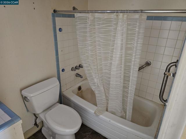 Image 32 of 38 For 627 Kern St  