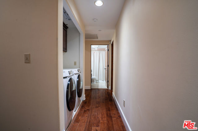 1331 N Sycamore Avenue, Los Angeles CA: https://media.crmls.org/mediaz/5d7bcba8-11a7-4b08-a8cb-59bb8508e4f3.jpg