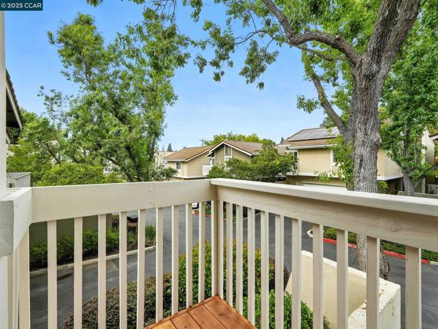 218 Jewel Ter, Danville CA: https://media.crmls.org/mediaz/5d7c14d7-fef5-4c52-8c39-21b184794f50.jpg