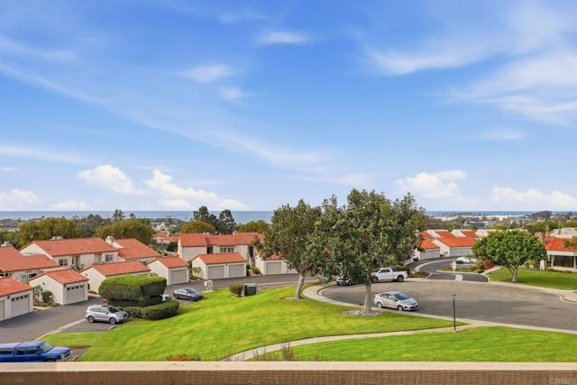 Detail Gallery Image 2 of 16 For 909 Caminito Madrigal #B,  Carlsbad,  CA 92011 - 2 Beds | 2/1 Baths