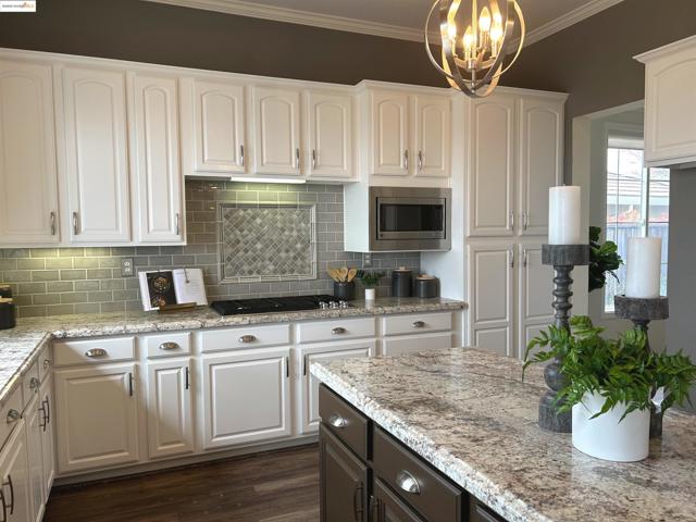 8040 Kelok Way, Clayton CA: https://media.crmls.org/mediaz/5d7d95ce-fdce-4d24-a7c2-a4bcb1539a91.jpg