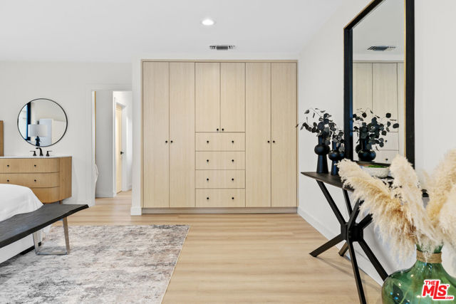 5132 Escobedo Drive, Woodland Hills CA: https://media.crmls.org/mediaz/5d7dc015-b825-44c6-a6f4-60b9fc2dfbeb.jpg