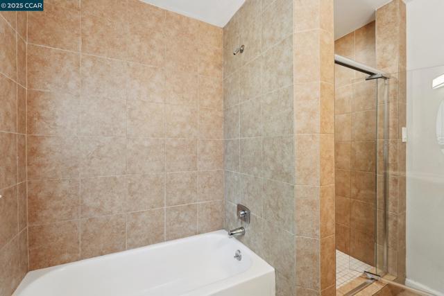 1580 3rd Ave, Walnut Creek CA: https://media.crmls.org/mediaz/5d7e55a4-e0bd-4aec-a869-0496035aa313.jpg
